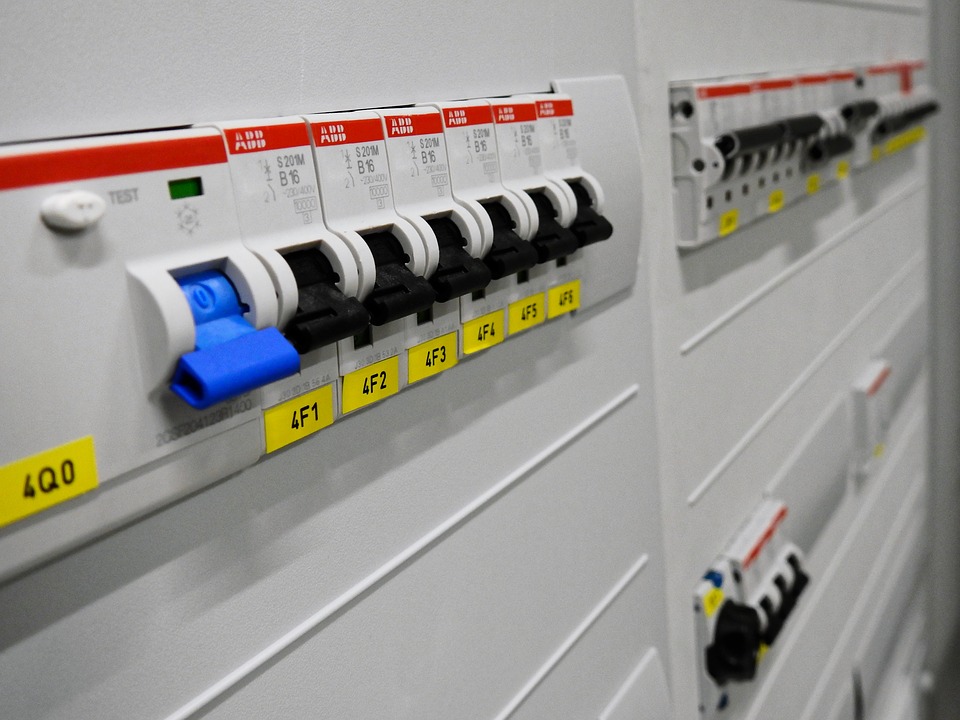 8 key benefits of hiring qualified electricians in bonnyrigg