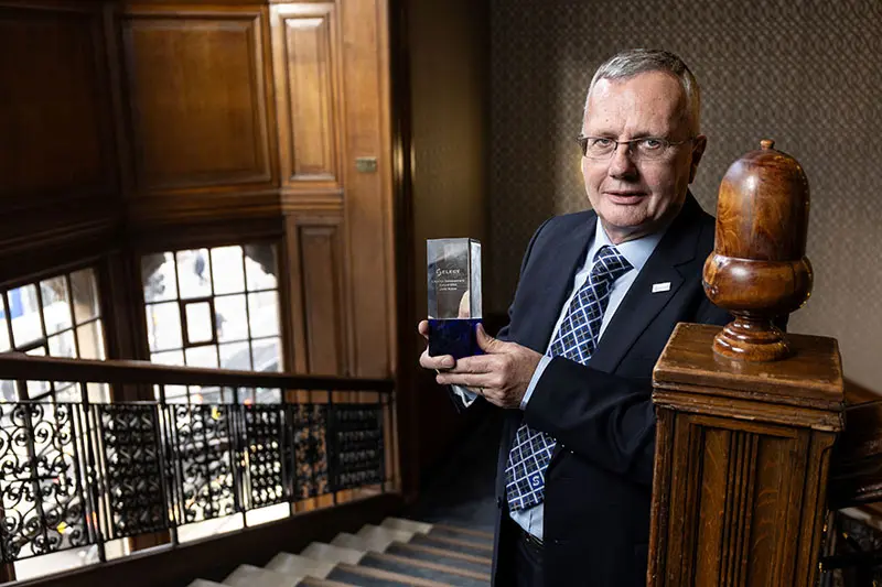 SELECT Lifetime Achievement Award John Noble with his lifetime achievement award